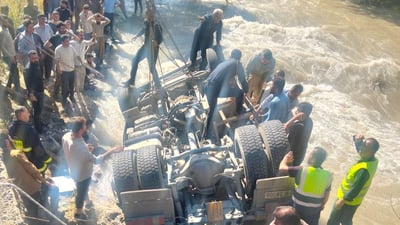 “دوو لە سەرنشینانی بارهەڵگرەکە دەرهێنراون و لەژیاندا ماون”
