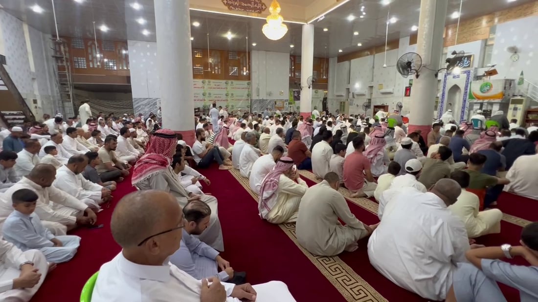 المئات حضروا لأداء صلاة العيد في جامع فالح باشا السعدون وسط الناصرية (صور)