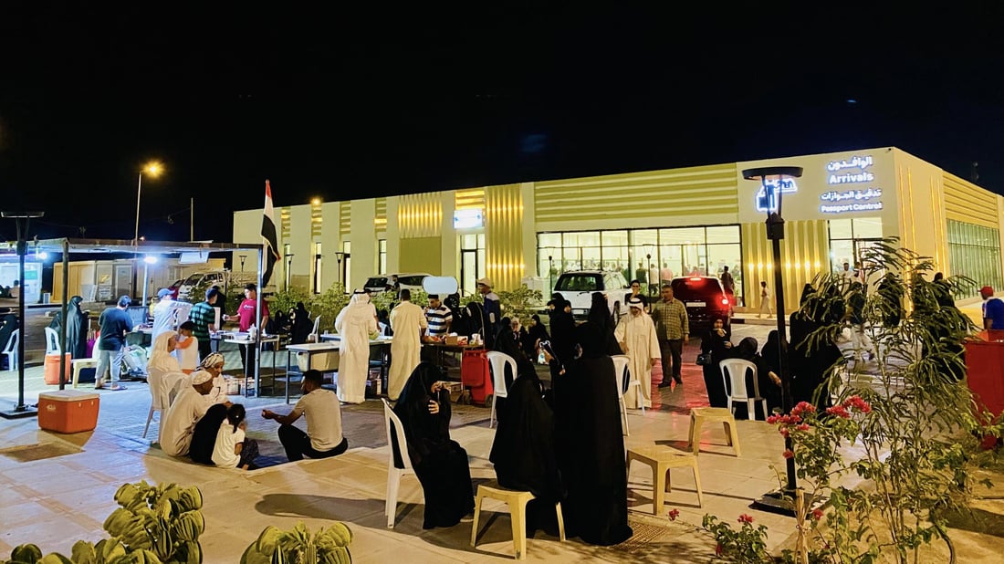 صور: منفذ بصرة كويت مزدحم بالآلاف وطلب لتجاوز الفيزا.. يريدون العيد في العراق