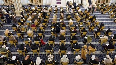 صور: نساء الأنبار يتنافسن بمسابقة لأحكام الصيام في مسجد الخلافة