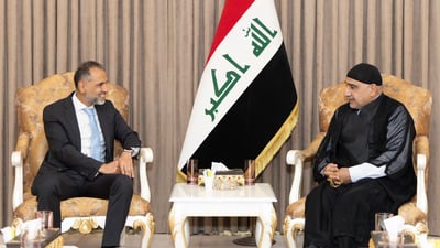 سفير بريطانيا يزور عادل عبد المهدي في مكتبه ويناقش معه التطورات الإقليمية