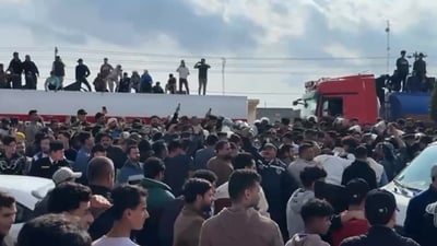 احتجاجاً على غرق منازلهم.. تظاهرات في الخالدية وقائد الشرطة يتدخل