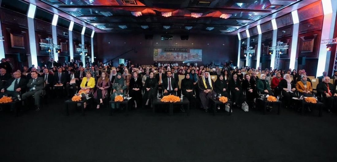 الحلبوسي يتوسط نوار عاصم وطيف سامي في مؤتمر لمناهضة العنف على أساس النوع