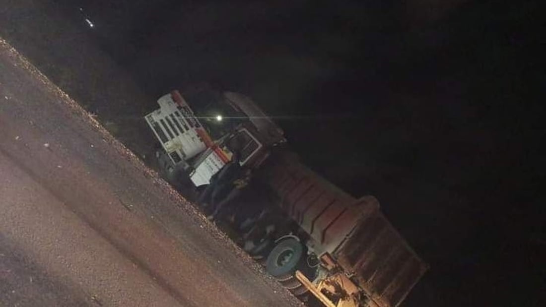 تركتر “بدون لايت” يصطدم بقلاب على طريق موصل – كركوك