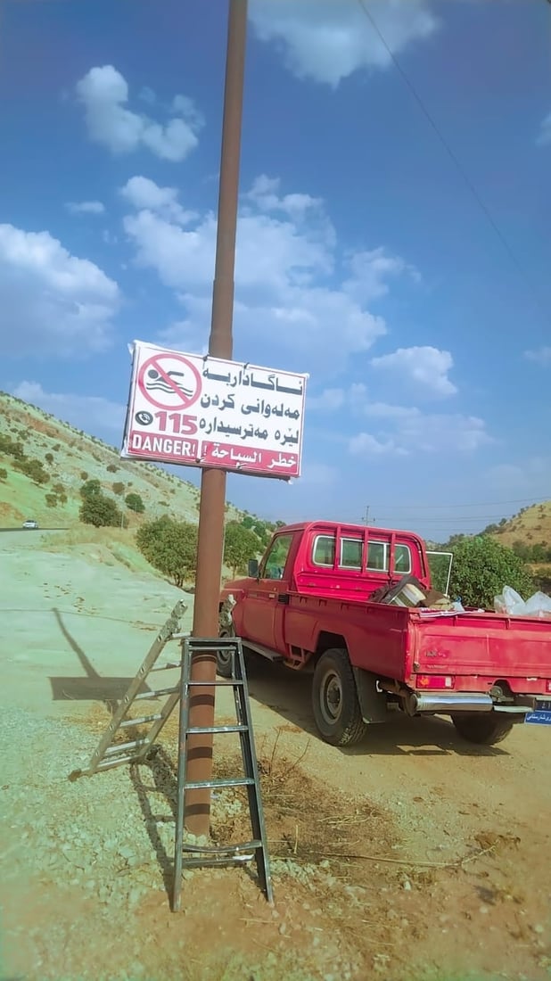 بە سێ زمان داوا لە هاوڵاتیان دەکرێت لە شوێنە مەترسیدارەکان مەلە نەکەن