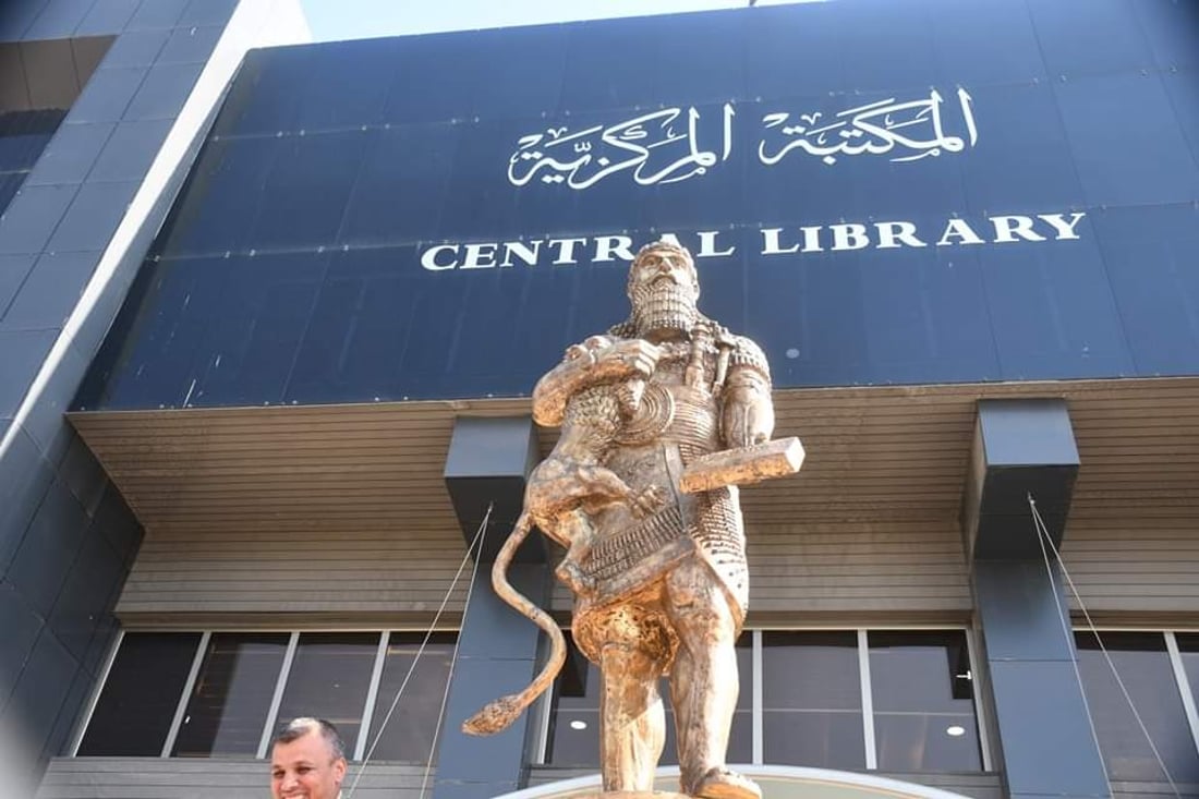 صور: آشور بانيبال يستقبل ضيوف مكتبة الموصل.. تمثال من صنع خليل خميس
