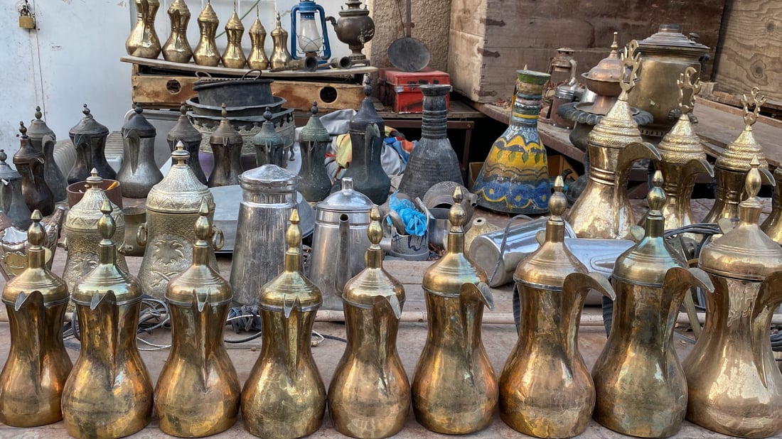 صور: نحاس اليهود يطرد الجنّ من الناصرية ودلال قهوة يشتريها الخليجيون