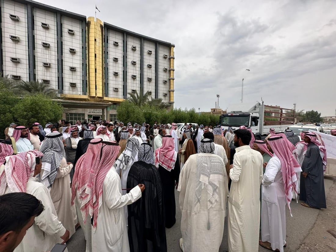 عشرات المزارعين في المثنى يغلقون مصفى النفط: نريد حصتنا من الديزل (صور)