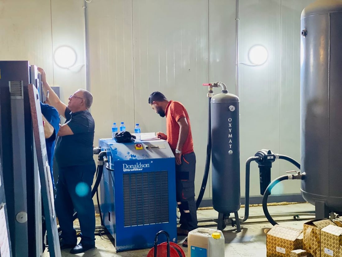 صور: الخبراء يحاولون إصلاح منظومة الأوكسجين في مستشفى القيارة