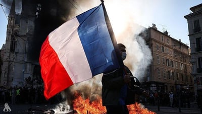 پاریس و خۆپیشاندان و یارییەکەى بارسا تێکەڵاوى یەکترى دەبن