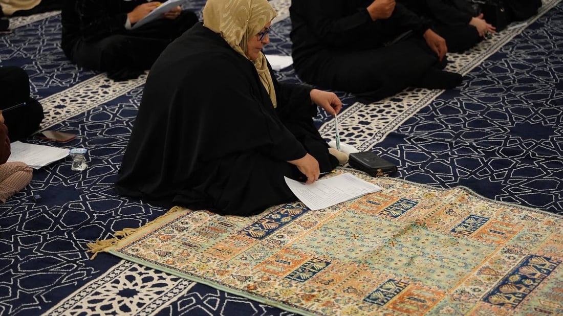 صور: نساء الأنبار يتنافسن بمسابقة لأحكام الصيام في مسجد الخلافة