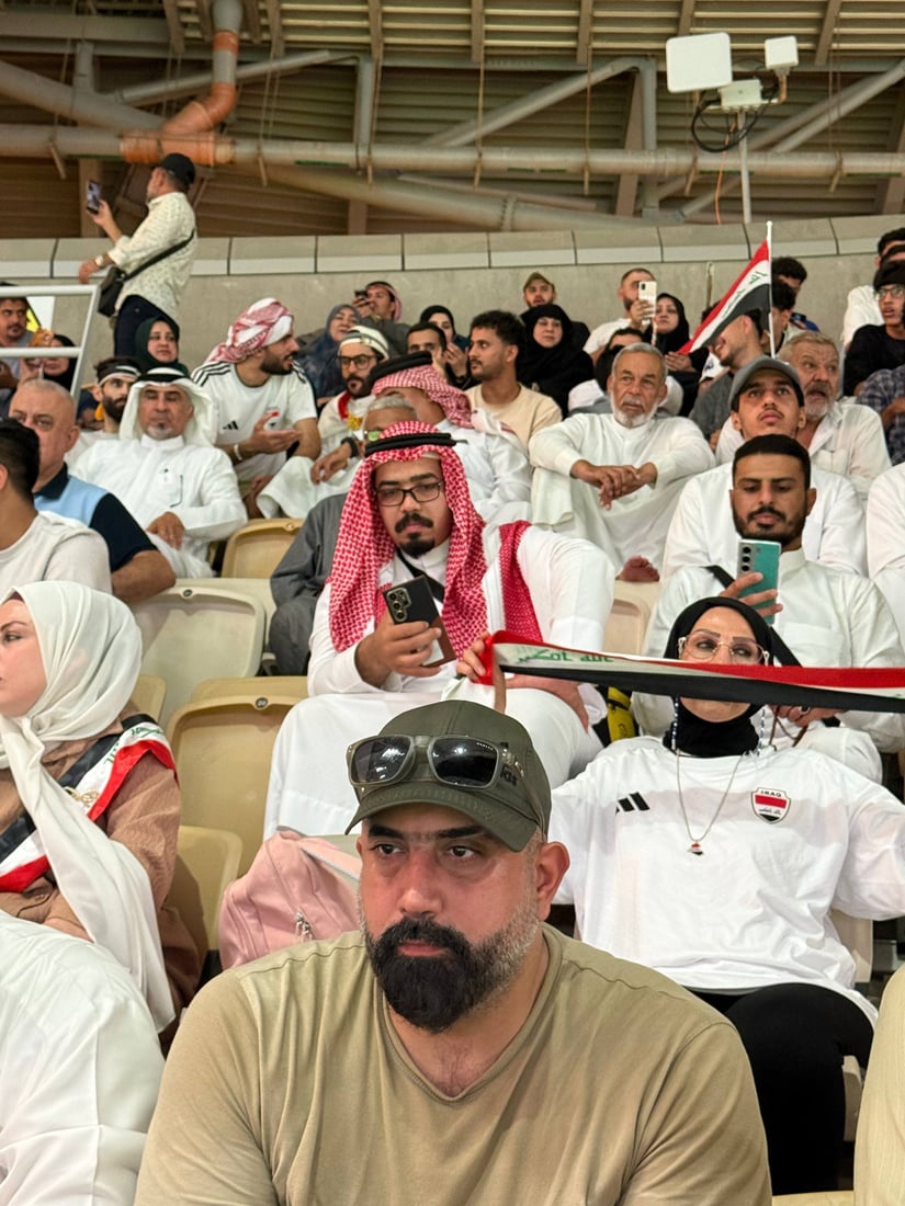 صور من مدرجات الجوهرة: الجماهير العراقية تترقب دخول أسود الرافدين