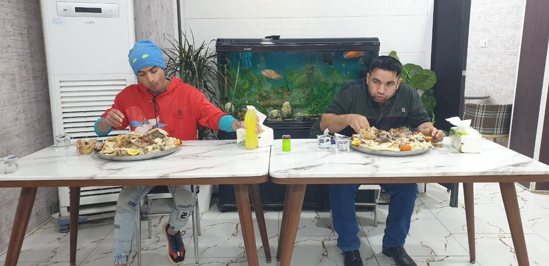 المطعم يتحدى الزبائن.. اذا أكملتم قصعة الباجة تفوزون بمليون دينار!