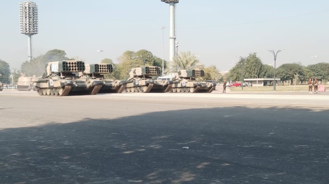الدبابات تستعرض في بغداد.. رئيس الأركان جاهز تحت قوس النصر لـ 6 كانون.. فيديو 964