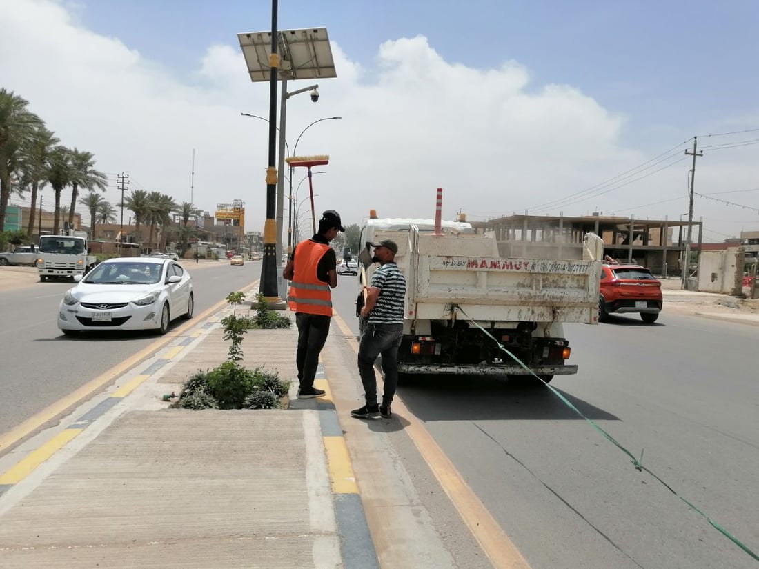 خسروا 5 زملاء في 5 أشهر.. عمال النظافة في الحلة يخشون العمل في الشوارع (صور)