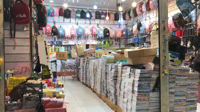 “خەڵك دڵنیانەبن قوتابخانە دەكرێتەوە پێداویستی بۆ منداڵەكانیان ناكڕن”