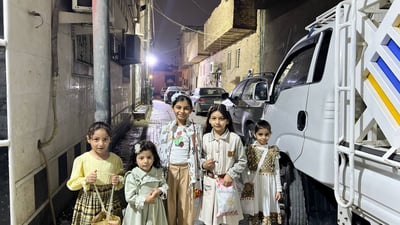 صور: أطفال البصرة ينسخون طقوس “ماجينا وگرگيعان” في ذكرى ولادة المهدي