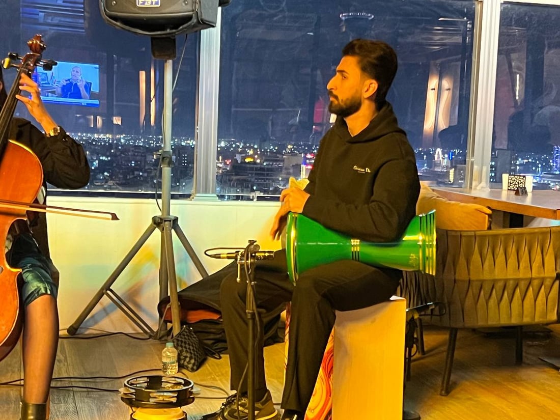 ظهروا في “يوز تالنت” فضجّت بهم البصرة.. صور من حفلة “كاست باند” في فندق موفنبيك