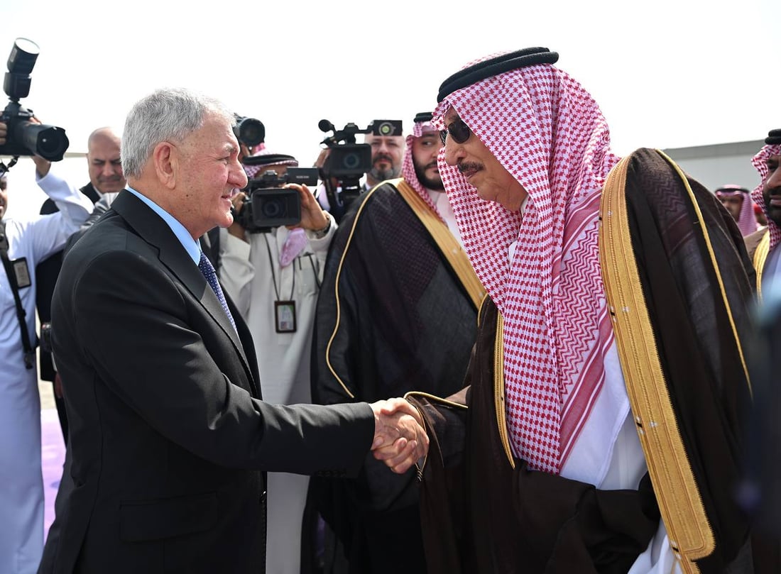 أمير سعودي يفاجئ رئيس الجمهورية بتقرير كتبه رشيد عندما كان يعمل في جازان (صور)