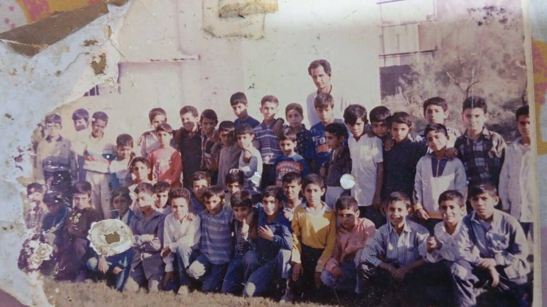 تغيّرت أشكالنا.. صورة من الابتدائية تدفع طلبة للقاء بعد 38 عاماً في البصرة