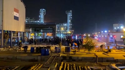 وفاة عامل وإصابة 13 آخرين في حريق مصفى بيجي