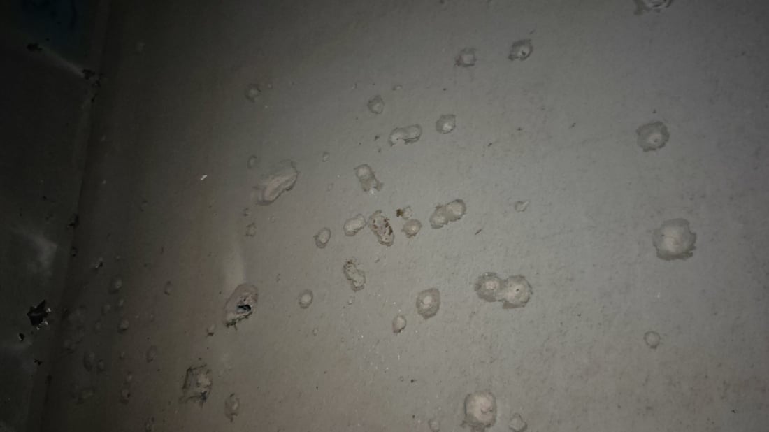 لە ماڵێکی دیکەی گەڕەکی 32 ی پاڕک کەسێک بریندارە و زیانیش بەر ئۆتۆمبێلەکان کەوتووە