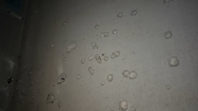 لە ماڵێکی دیکەی گەڕەکی 32 ی پاڕک کەسێک بریندارە و زیانیش بەر ئۆتۆمبێلەکان کەوتووە