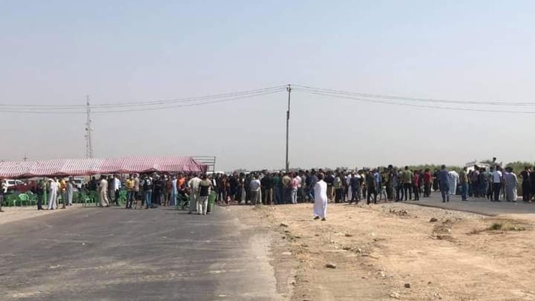 إغلاق طريق بعقوبة – المقدادية بالخيام.. “حتى إقالة القائممقام”