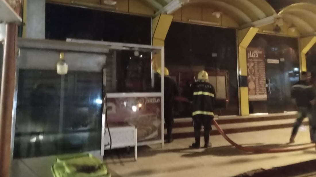 البصرة: النيران تلتهم “مشويات دينار” في منطقة “آل بوشاوي” (صور)