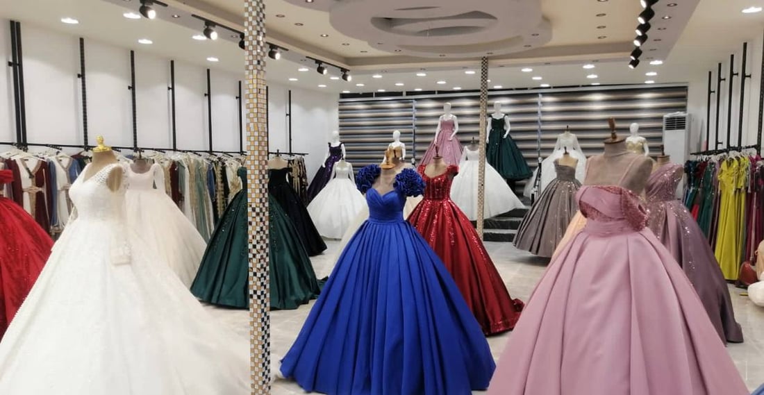 صور: “الغيث” يرضي سيدات الطارمية.. لا داعي لشراء فساتين الزفاف والسهرات