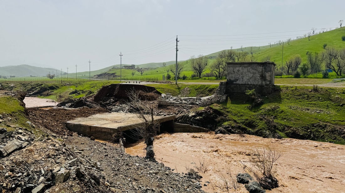 لە دەشتى هێرت؛ لافاو رێگاى هەشت گوندى پىکخستووە