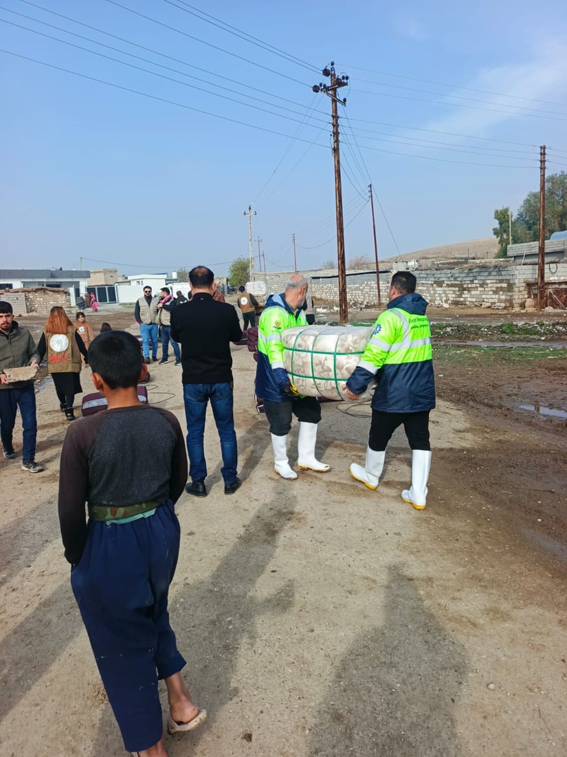 صور: قائد عمليات كركوك يزور المناطق المتضررة من الفيضانات في ناحية ليلان