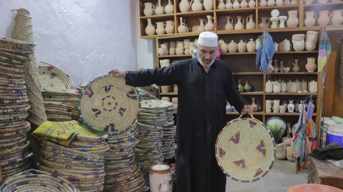 اقبال على شراء الاواني الفخارية ومصنوعات 