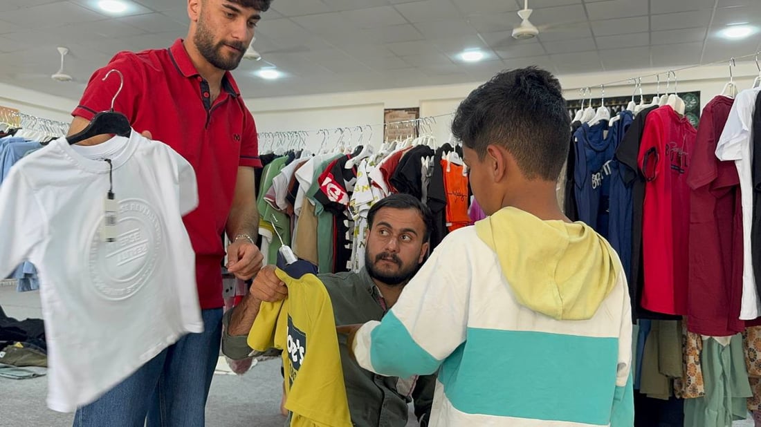 لە خانەقین منداڵانی بێباوک و کەمدەرامەت جلی جەژنیان وەرگرت