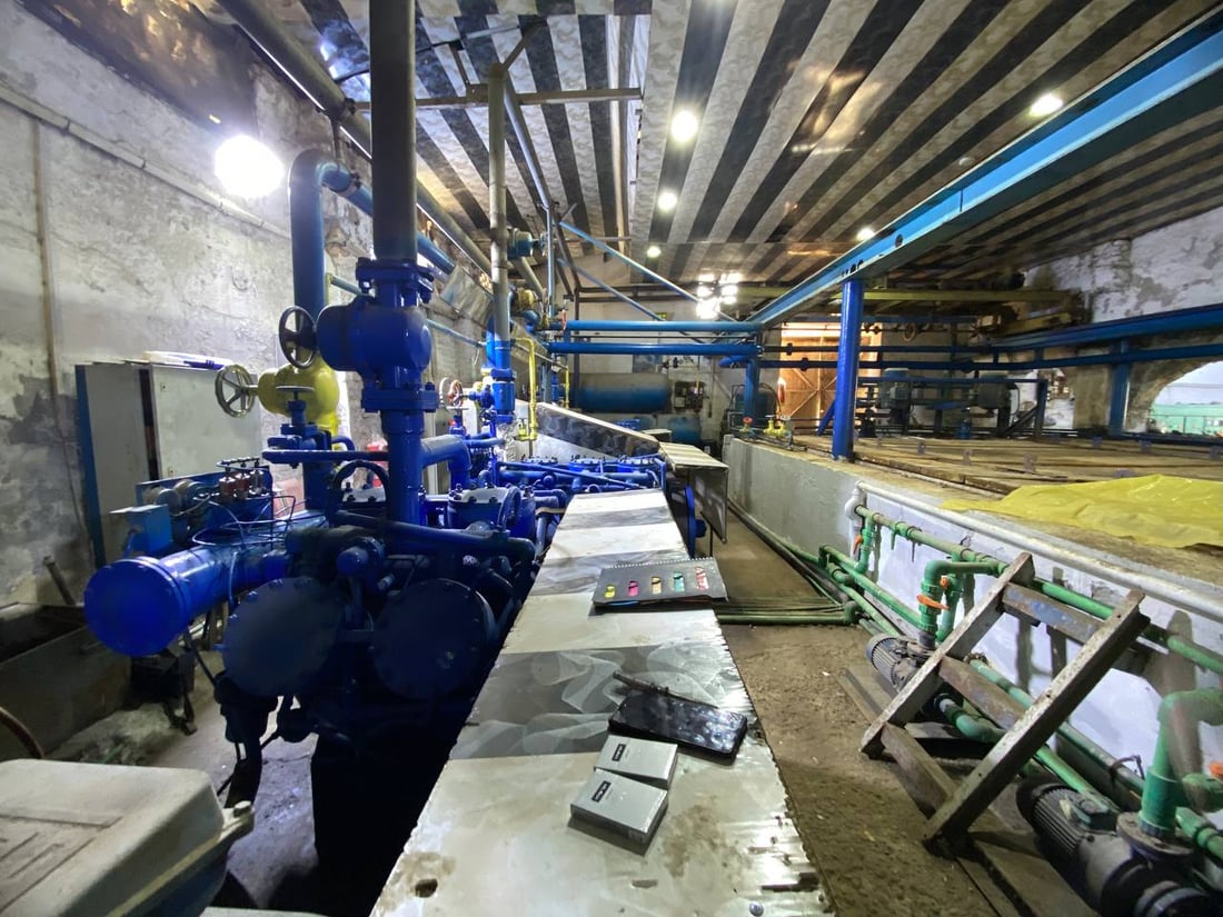 صور: آل مناحي في البصرة ينتجون الثلج الحلو منذ 70 عاماً والبيع بالمفرد لمنع الاحتكار