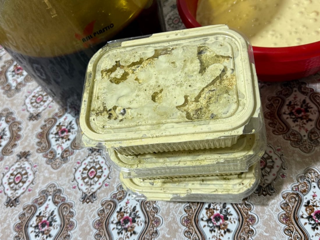 حلاوة البصريين في ليالي الشتاء.. “معسل” بخلطة خاصة من الدبس والتمر والكزبرة (صور)