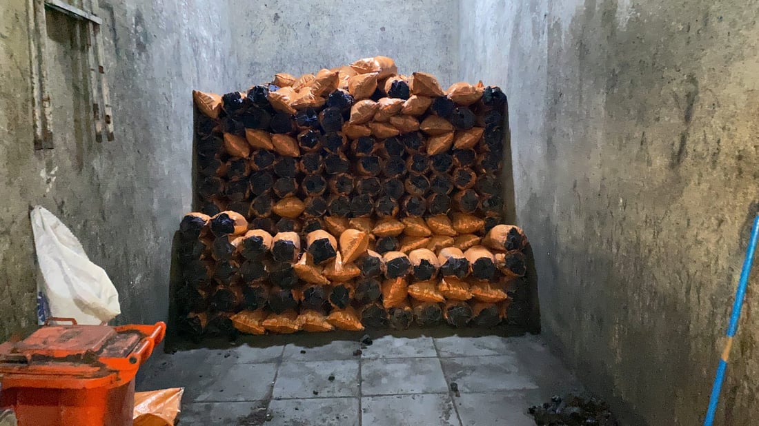 فحم ديالى المستخرج من جذوع البرتقال يهيمن على أسواق الناصرية