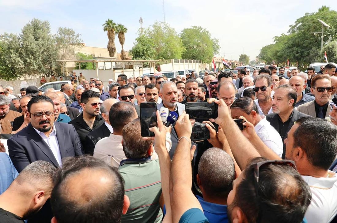 فيديو: بتشييع مهيب.. بابل تودع الشاعر موفق محمد إلى مثواه الأخير