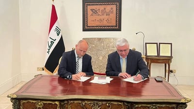 السفير الصدر يعيد إلى العراق “الجني الآشوري المجنح” (صور)