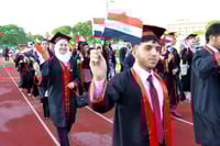 الحكومة تحصر البعثات الدراسية بوزارة التعليم وتستثني 