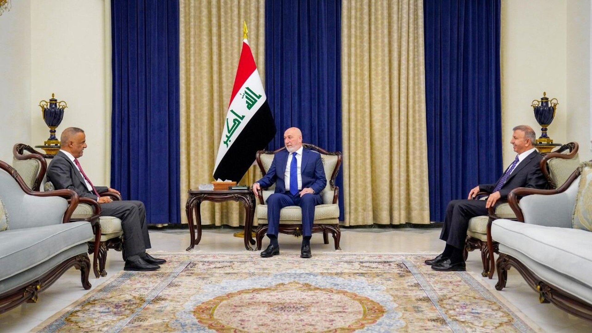 رئيس الجمهورية ووزير الدفاع يبحثان رفع جاهزية القوات المسلحة