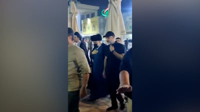 فيديو: الصدر يزور مرقد والده في وادي السلام