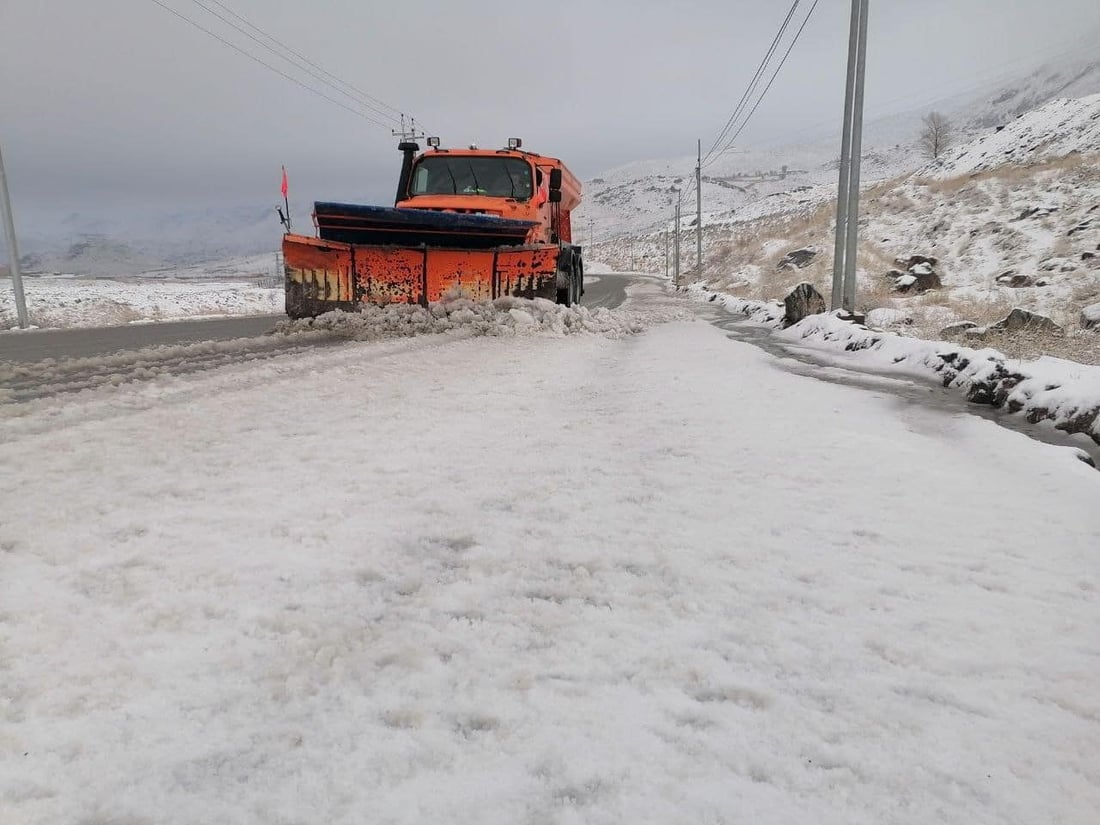 كاسحات الثلوج تفتح طريق إيران في حاج عمران والجبال المحيطة.. صور من أربيل