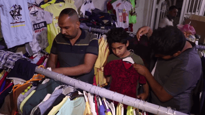 شملت 2000 شخص .. هدية العيد لفقراء الكوت حلاقة مجانية وسلة لحوم وملابس (فيديو)