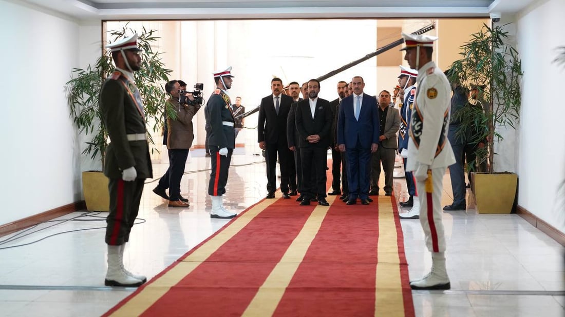 صور: الحلبوسي يقف على جنازة رئيس إيران لقراءة الفاتحة وتقديم التعازي