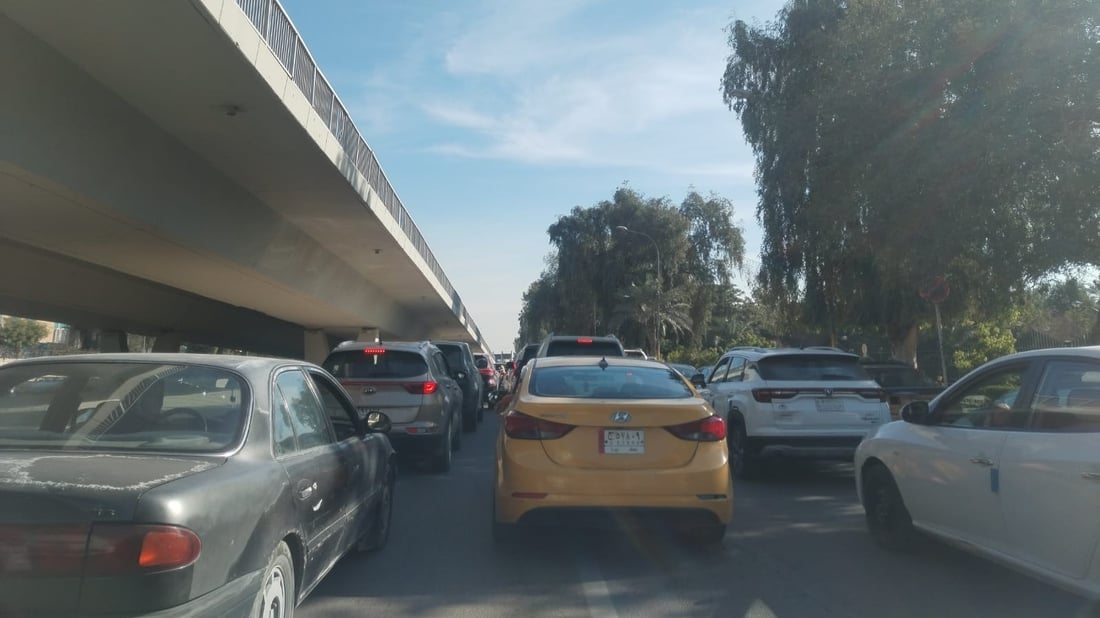 نظام بوابات المنطقة الخضراء الجديد أمام اختبار صعب.. زحام مروري وعرقلة للدخول