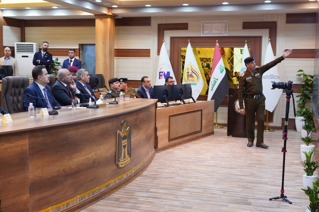 صور من غرفة العمليات: السوداني يتابع تدفق الزائرين عبر كاميرات المراقبة في كربلاء