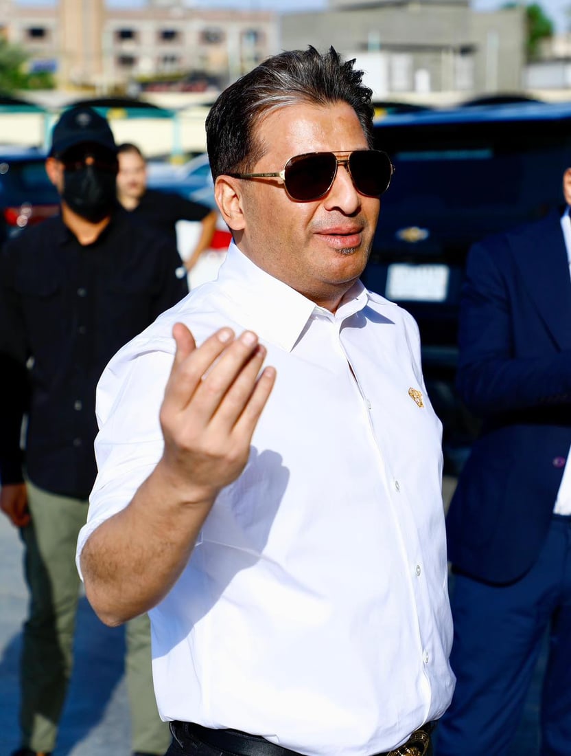 موظفو الأولمبية يقيمون ممراً شرفياً لعقيل مفتن في أول يوم بعد عقوبات الخزانة