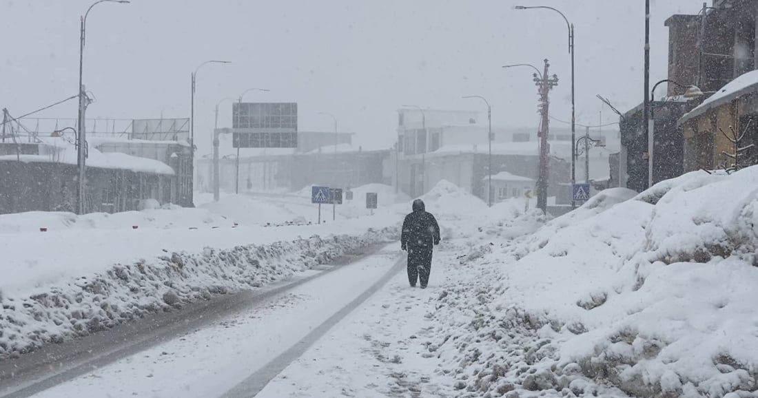 Heavy snowfall blankets Haji Omaran amid reduction in cross border trade