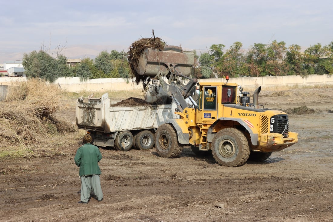 زیاتر 100 گەڵابە پاشماوە لە سەرچاوەی ئاوی بێستانسوور فڕێدرا